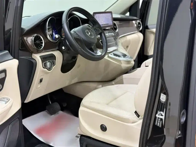 Mercedes-Benz V-Class — Фото автомобиля 22