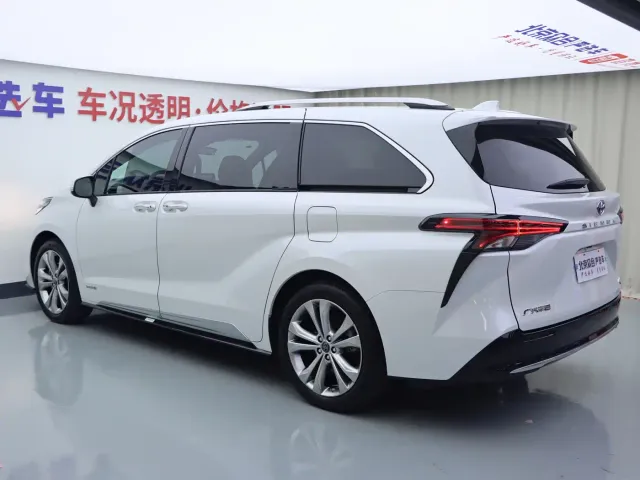 Toyota Sienna — Фото автомобиля 27