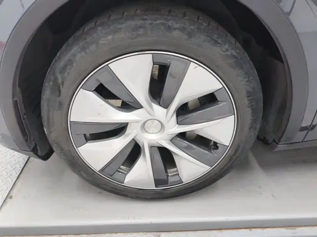 Tesla Model Y — Фото автомобиля 22