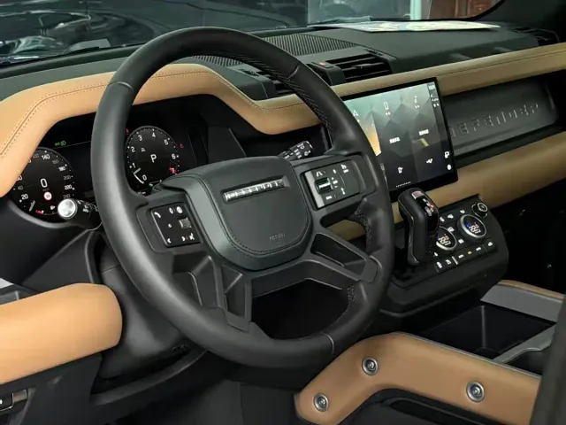 Land Rover Defender — Фото автомобиля 9