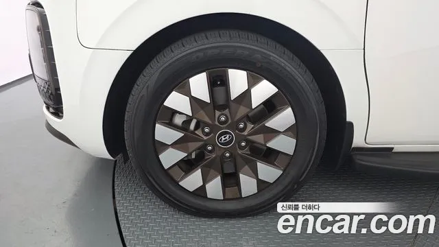 Hyundai Staria Staria 4WD Lounge 9 мест — Фото автомобиля 4