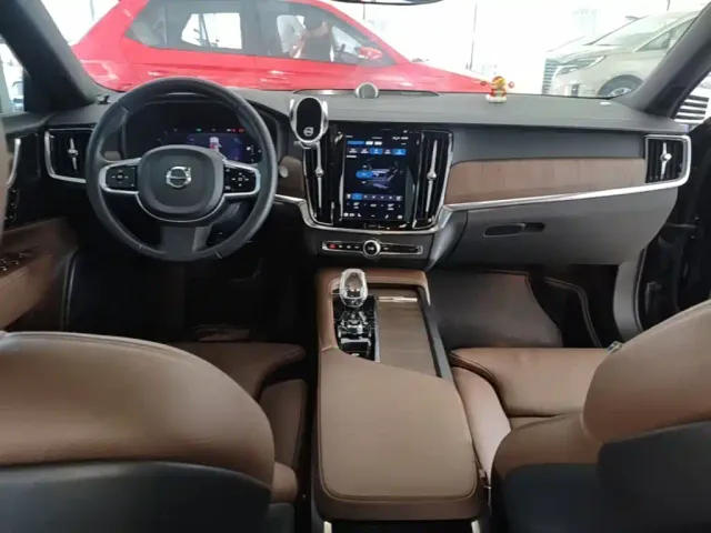 Volvo S90 — Фото автомобиля 9