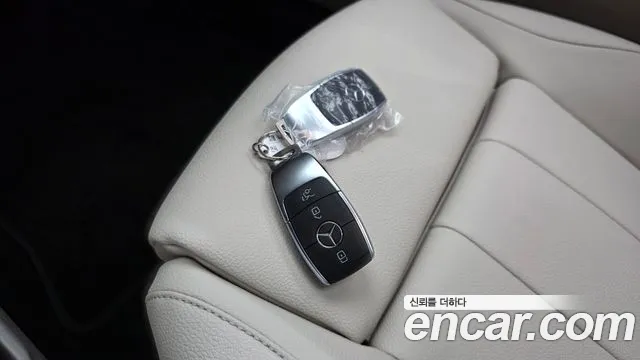 Mercedes-Benz EQB — Фото автомобиля 16
