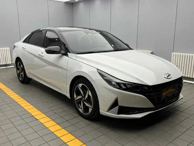 Hyundai Elantra — Фото автомобиля 3