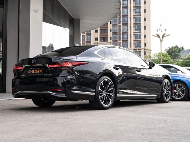 Lexus LS — Фото автомобиля 3