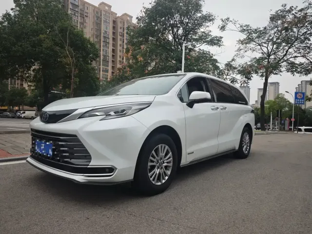 Фотография автомобиля — Toyota Sienna