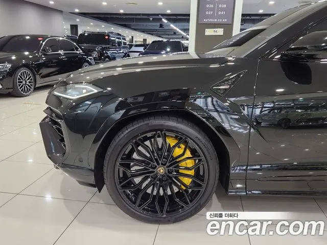 Lamborghini Urus — Фото автомобиля 12