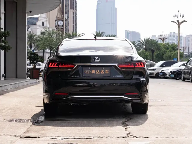 Lexus LS — Фото автомобиля 5