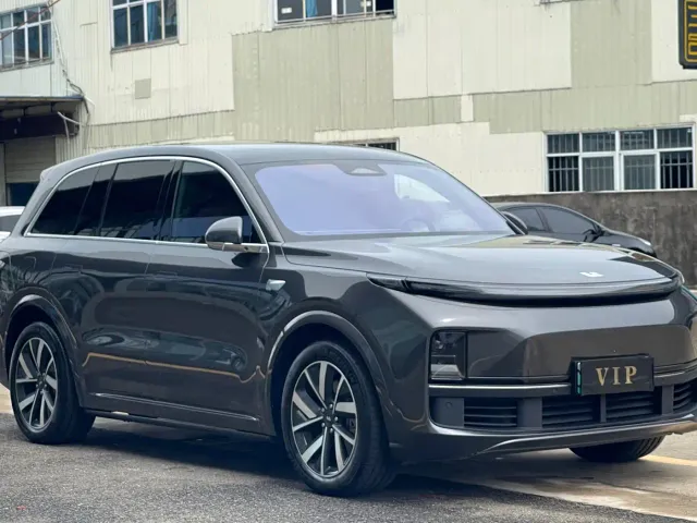 Li Auto L8 — Фото автомобиля 3