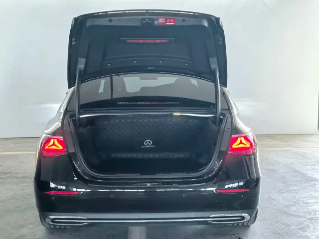 Mercedes-Benz E-Class — Фото автомобиля 7