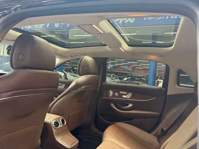 Mercedes-Benz E-Class — Фото автомобиля 17