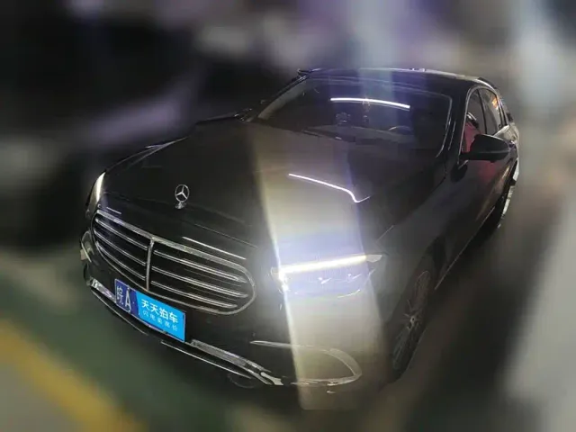Фотография автомобиля — Mercedes-Benz E-Class