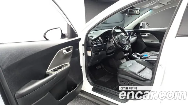 Kia Niro — Фото автомобиля 10