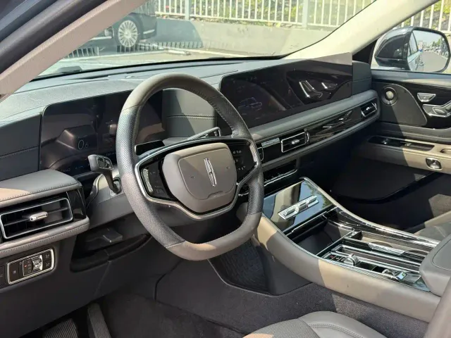 Lincoln Aviator — Фото автомобиля 17