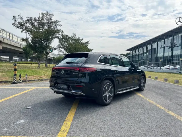 Mercedes-Benz EQS SUV — Фото автомобиля 24