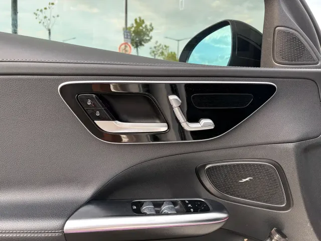 Mercedes-Benz C-Class — Фото автомобиля 12