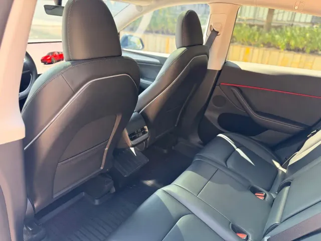 Tesla Model Y — Фото автомобиля 19