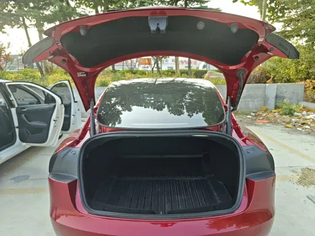 Tesla Model 3 — Фото автомобиля 18