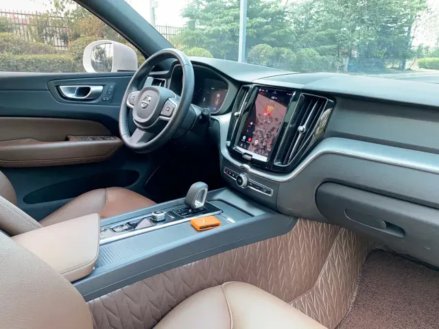 Volvo XC60 — Фото автомобиля 24