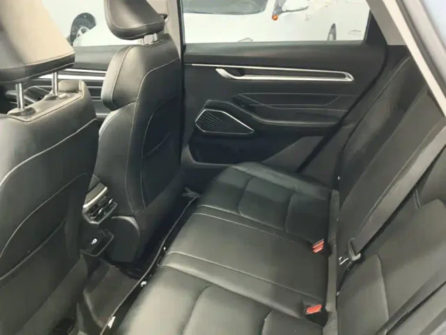 Geely Emgrand — Фото автомобиля 16