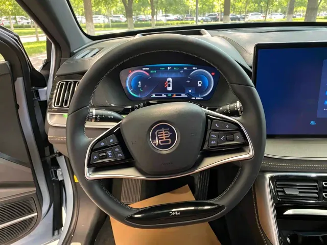 BYD Tang — Фото автомобиля 7