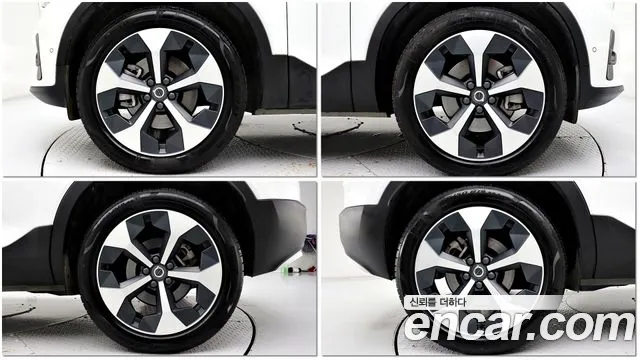 Volvo XC40 — Фото автомобиля 6