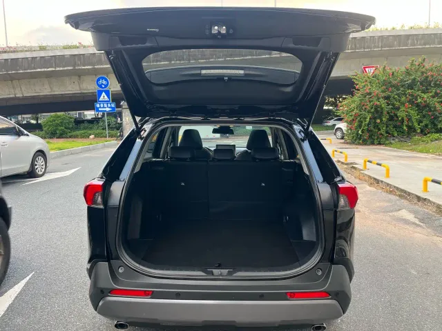Toyota RAV4 — Фото автомобиля 20