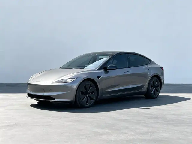 Фотография автомобиля — Tesla Model 3
