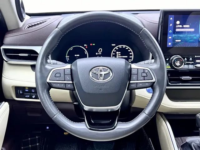 Toyota Highlander — Фото автомобиля 11