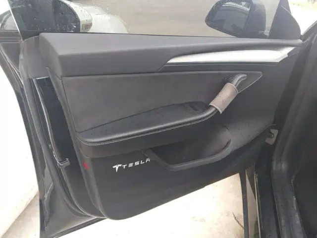 Tesla Model Y — Фото автомобиля 7