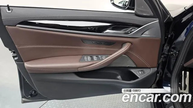 BMW 5 Series G30 — Фото автомобиля 13