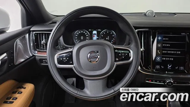 Volvo V60 Cross Country 2nd Gen — Фото автомобиля 18
