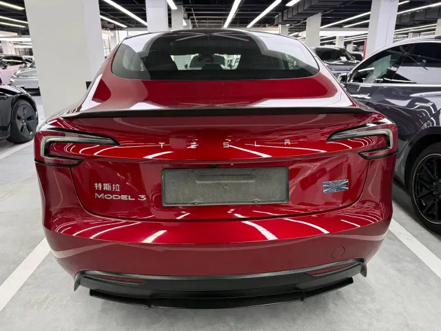 Tesla Model 3 — Фото автомобиля 13