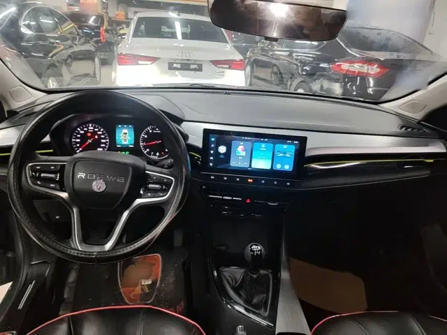 Roewe i5 — Фото автомобиля 9