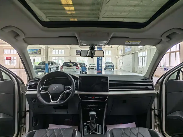 Volkswagen Tiguan L — Фото автомобиля 9