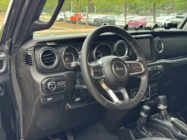 Jeep Gladiator — Фото автомобиля 10