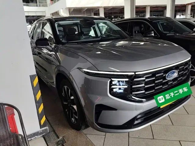 Ford Edge — Фото автомобиля 3