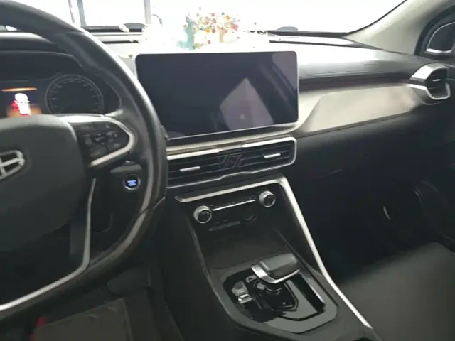 Geely Binyue — Фото автомобиля 12