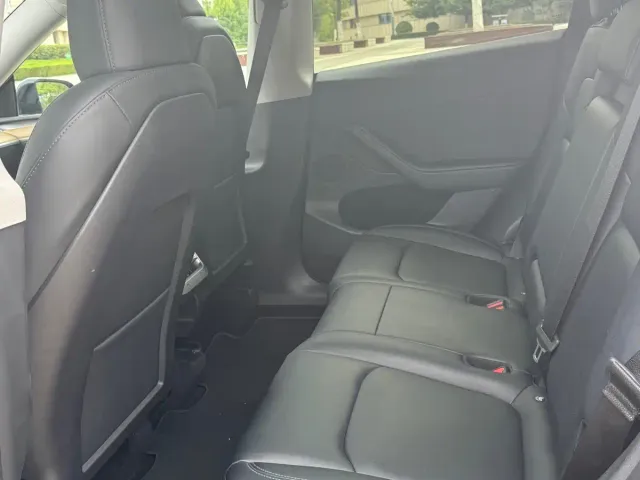 Tesla Model Y — Фото автомобиля 6