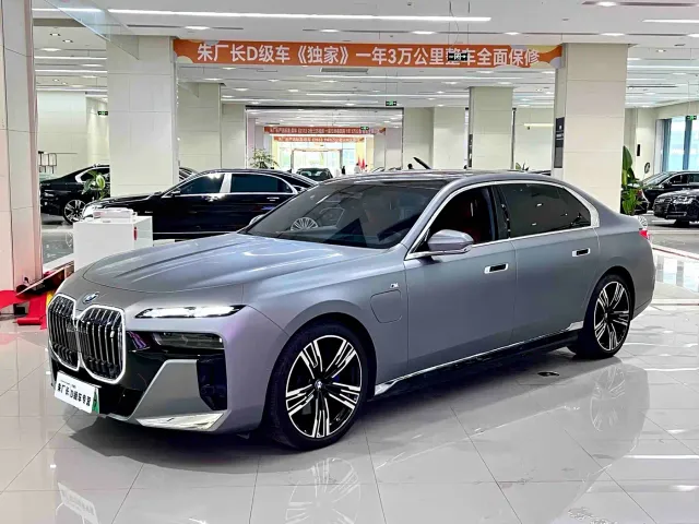 Фотография автомобиля — BMW i7