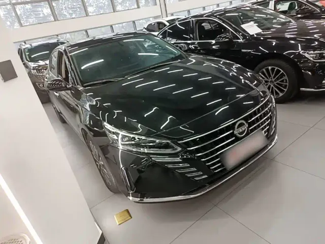 Nissan Teana — Фото автомобиля 3