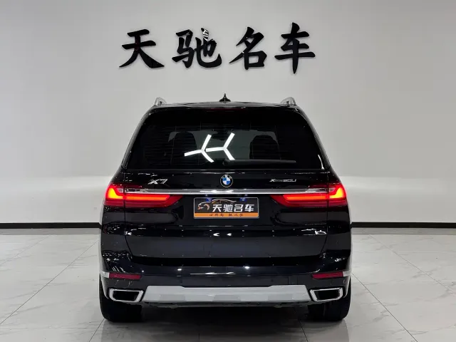 BMW X7 — Фото автомобиля 3
