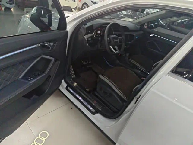 Audi Q3 — Фото автомобиля 15