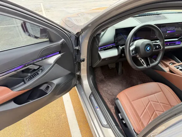 BMW i5 — Фото автомобиля 4