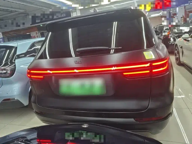 Li Auto ONE — Фото автомобиля 5