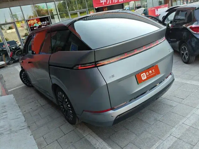 Xpeng X9 — Фото автомобиля 3