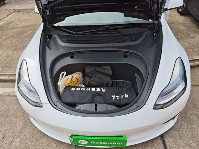 Tesla Model 3 — Фото автомобиля 19