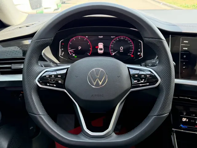 Volkswagen Passat — Фото автомобиля 11