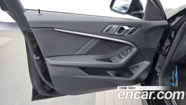 BMW 1 Series F40 — Фото автомобиля 13