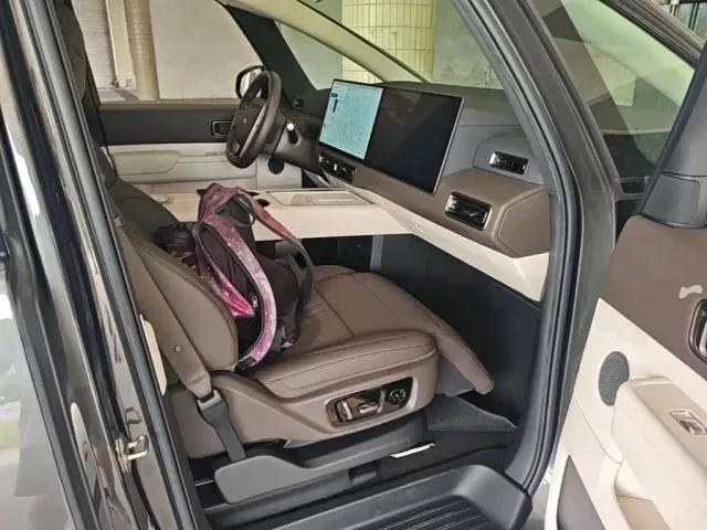 Li Auto MEGA — Фото автомобиля 24